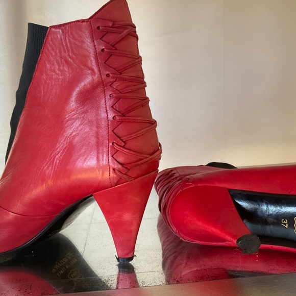 Gorgeous Italian Red Boots with lattice back and stretchy front. - Picture 3 of 4